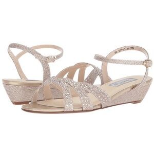 Women’s strappy sandal